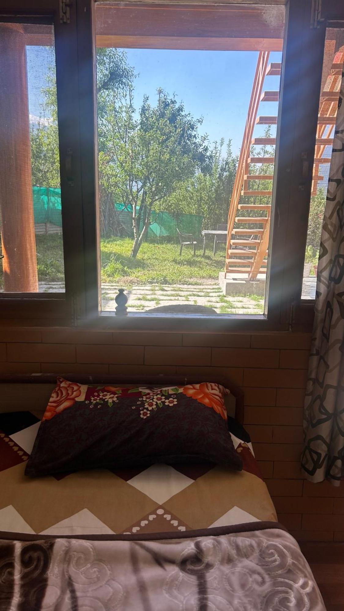 Sunface Homestay Manāli Eksteriør billede