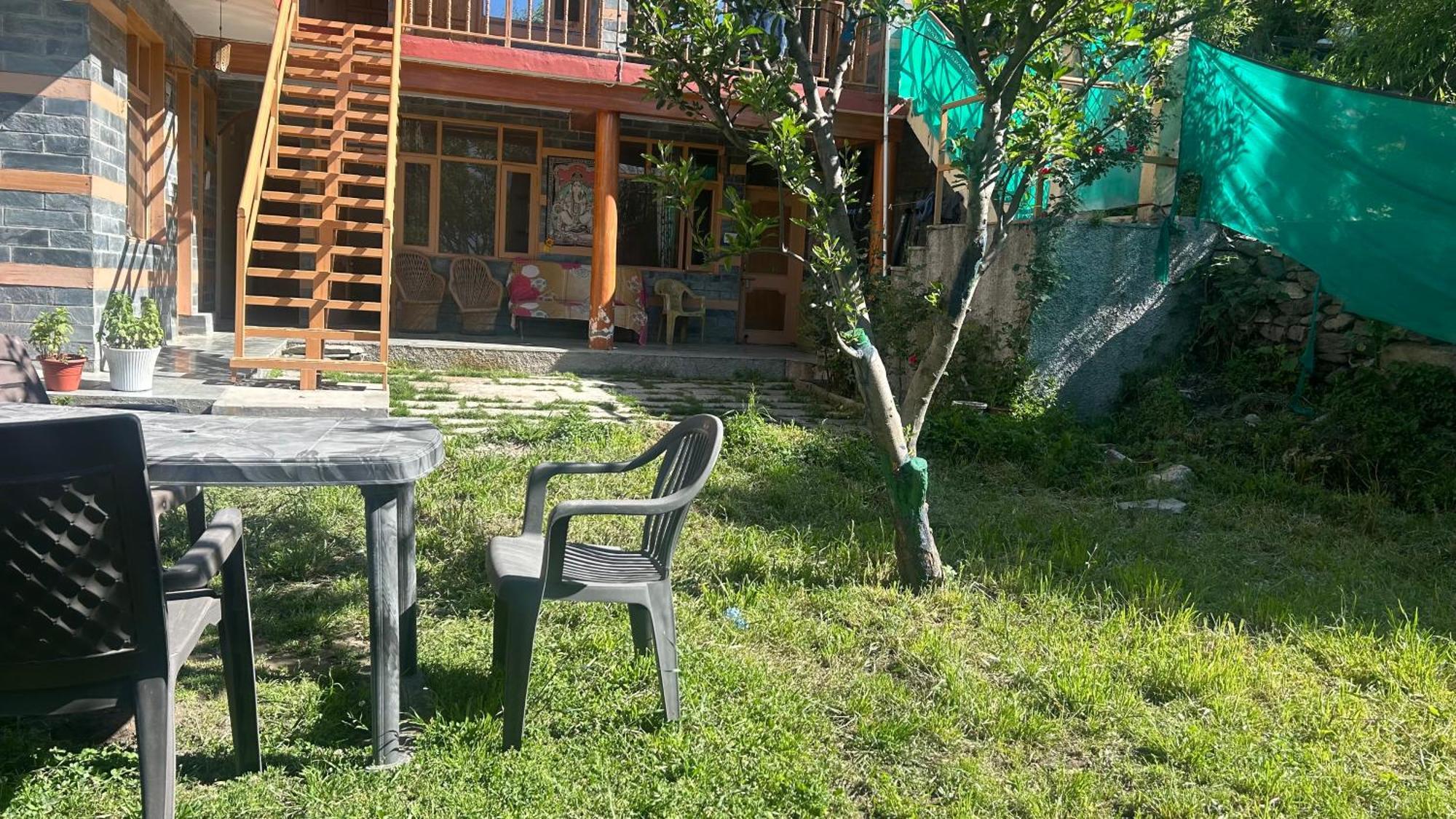 Sunface Homestay Manāli Eksteriør billede