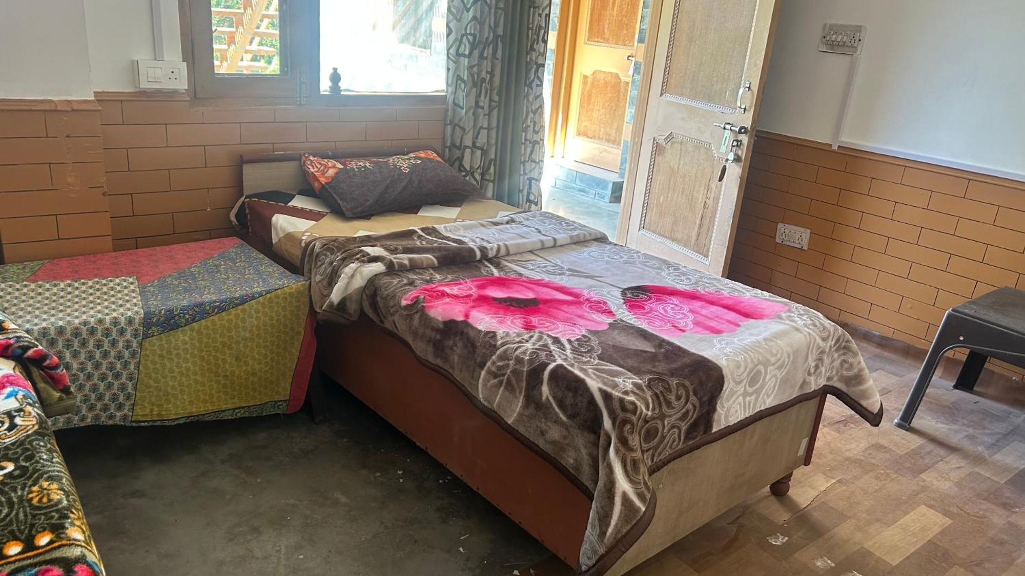 Sunface Homestay Manāli Eksteriør billede